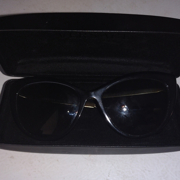Versace sunglasses - Picture 1 of 3